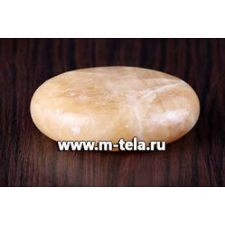 Камень из жёлтого китайского нефрита, 7х7 см.